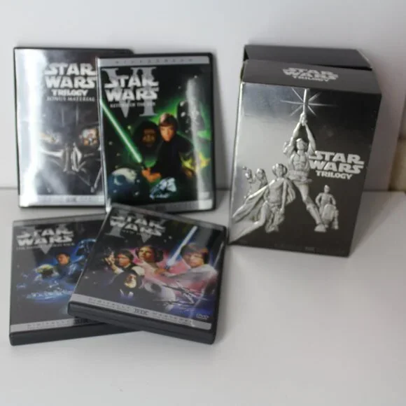 Star Wars Trilogy DVD Set with bonus material - Picture 3 of 8